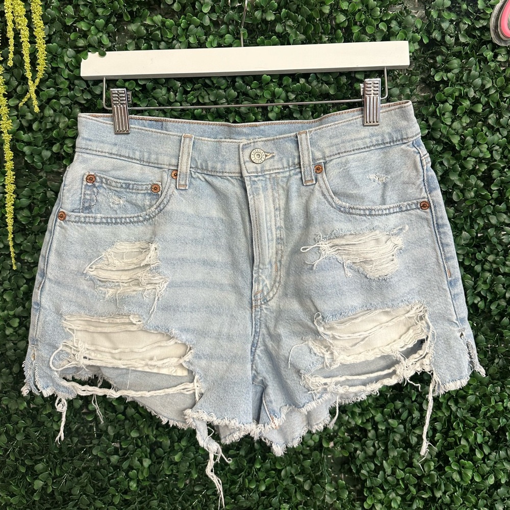 American Eagle Light Wash Shorts Size 6